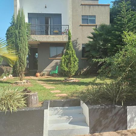 Jacuzzi City Home คัมพาลา ภายนอก รูปภาพ